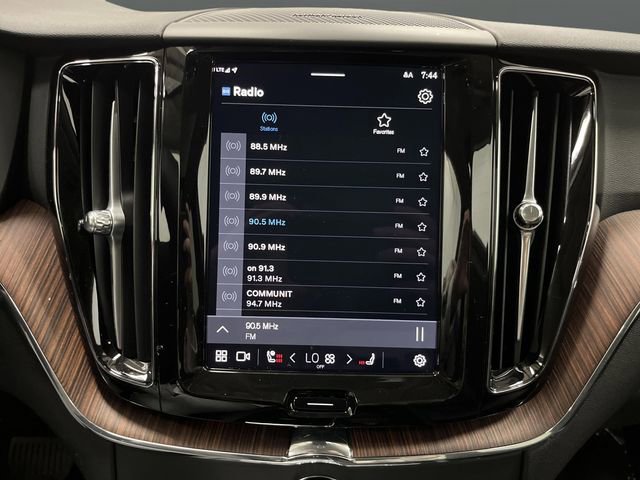 Used 2024 Volvo XC60 B5 Plus w/ Climate Package image 20