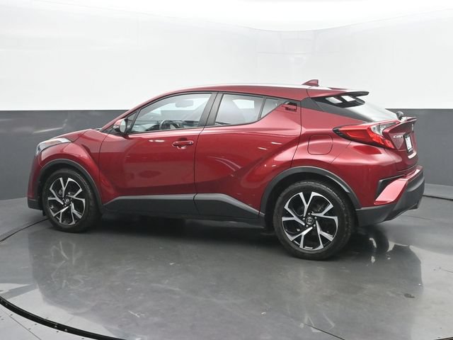 Used 2018 Toyota C-HR XLE FWD image 3