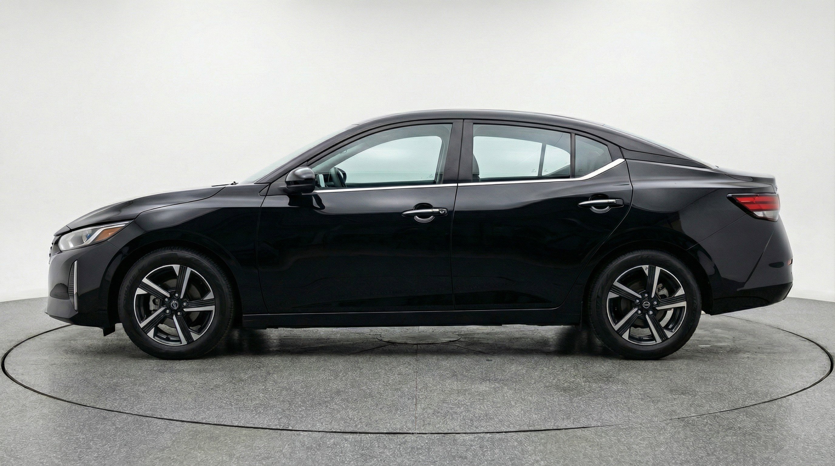 Used 2025 Nissan Sentra SV FWD image 5