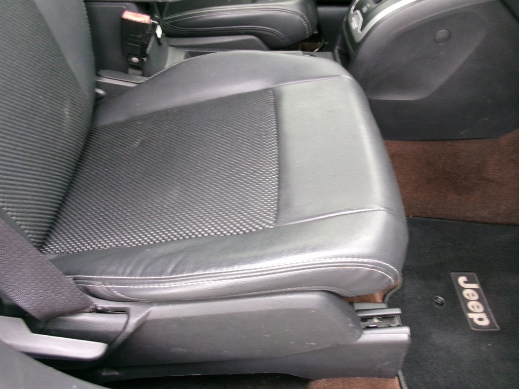 Used 2014 Jeep Compass Latitude w/ Sun/Sound Group FWD image 19
