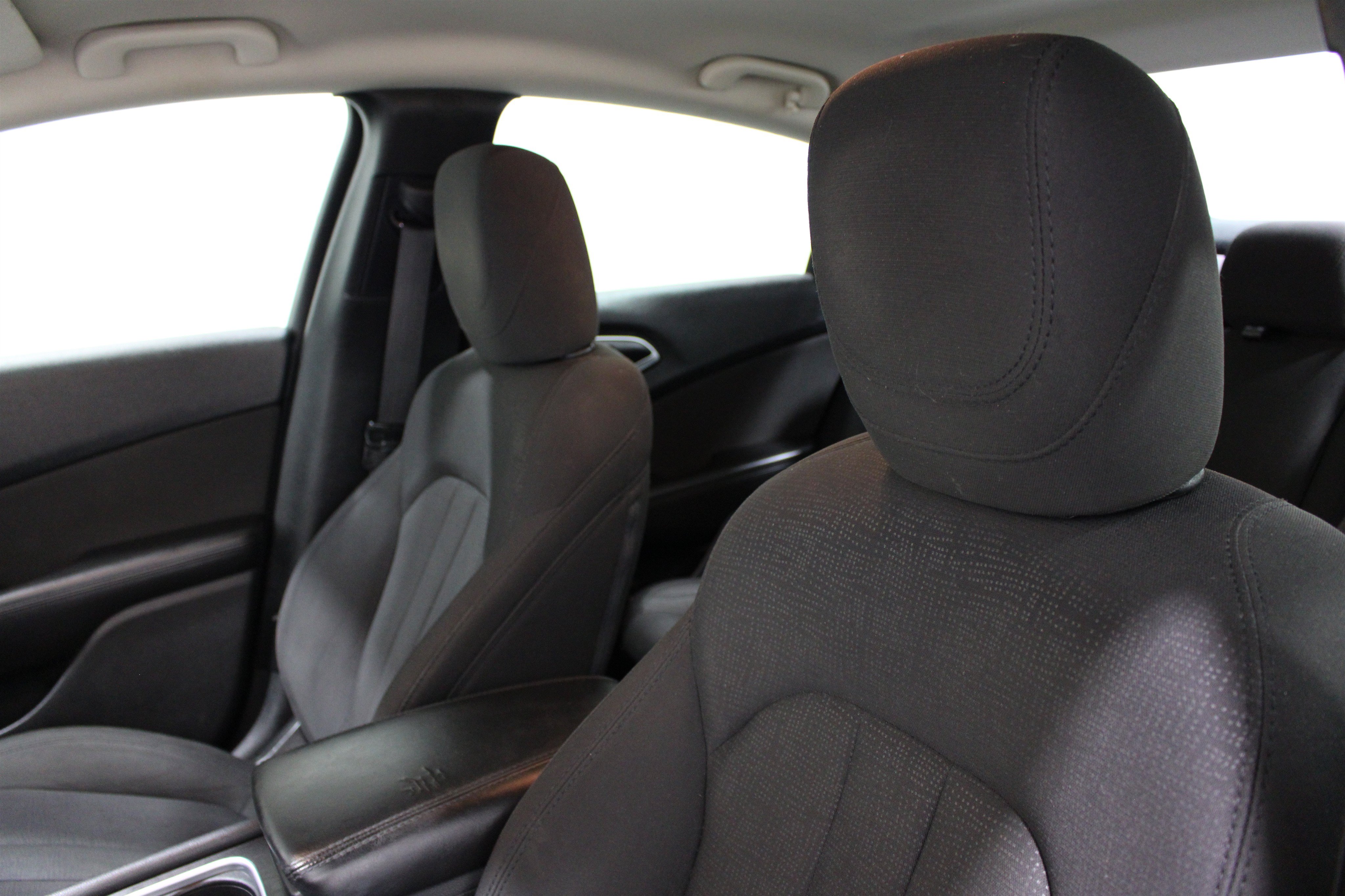 Used 2015 Chrysler 200 Limited FWD image 4
