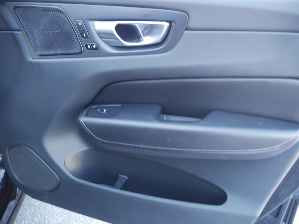 Used 2023 Volvo XC60 T8 Ultimate w/ Climate Package image 27