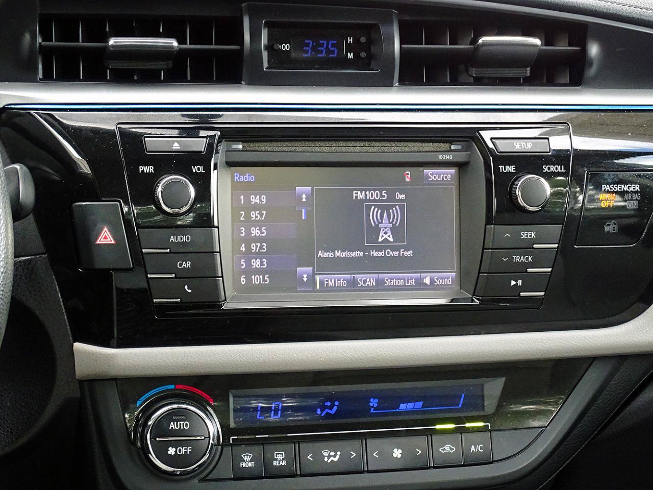 Used 2014 Toyota Corolla LE FWD image 33