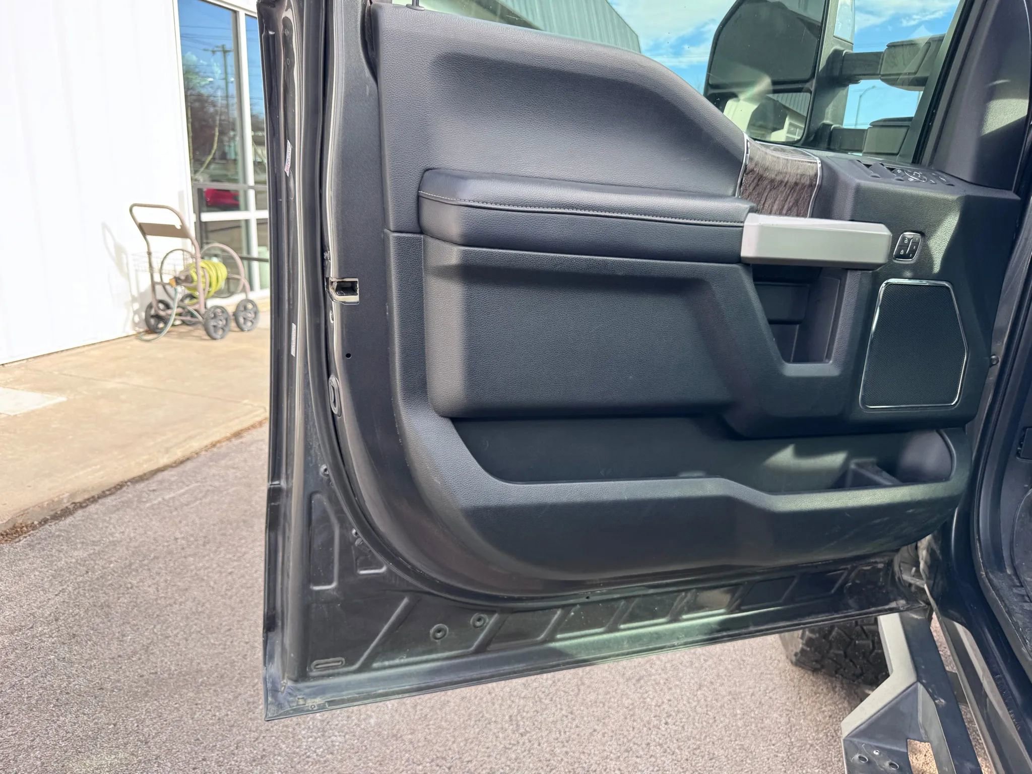 Used 2019 Ford F250 Lariat w/ Lariat Ultimate Package image 22