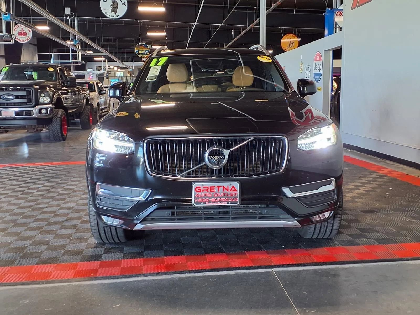 Used 2017 Volvo XC90 T6 Momentum w/ Vision Package AWD/4WD image 2