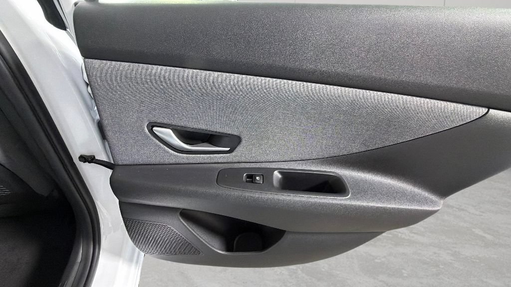Used 2022 Hyundai Elantra Limited w/ Cargo Package FWD image 34