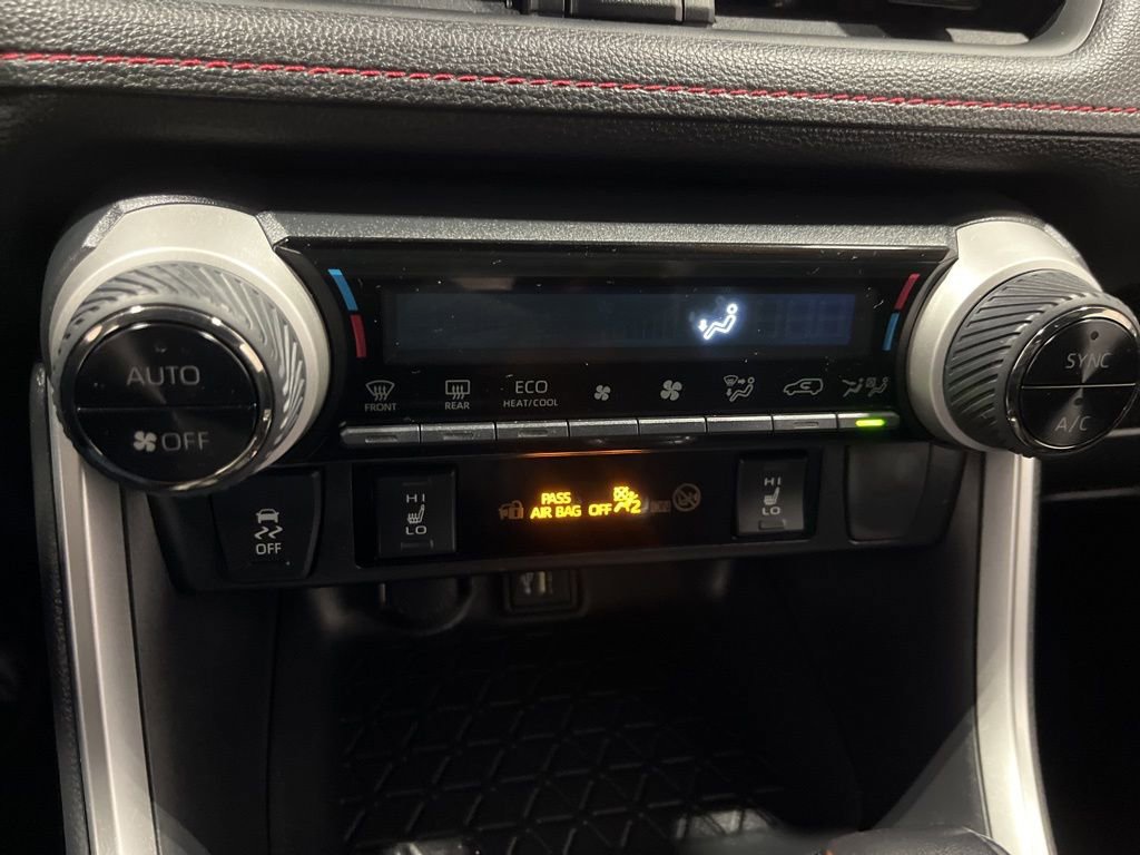 Used 2023 Toyota RAV4 SE w/ Weather & Moonroof Package image 19