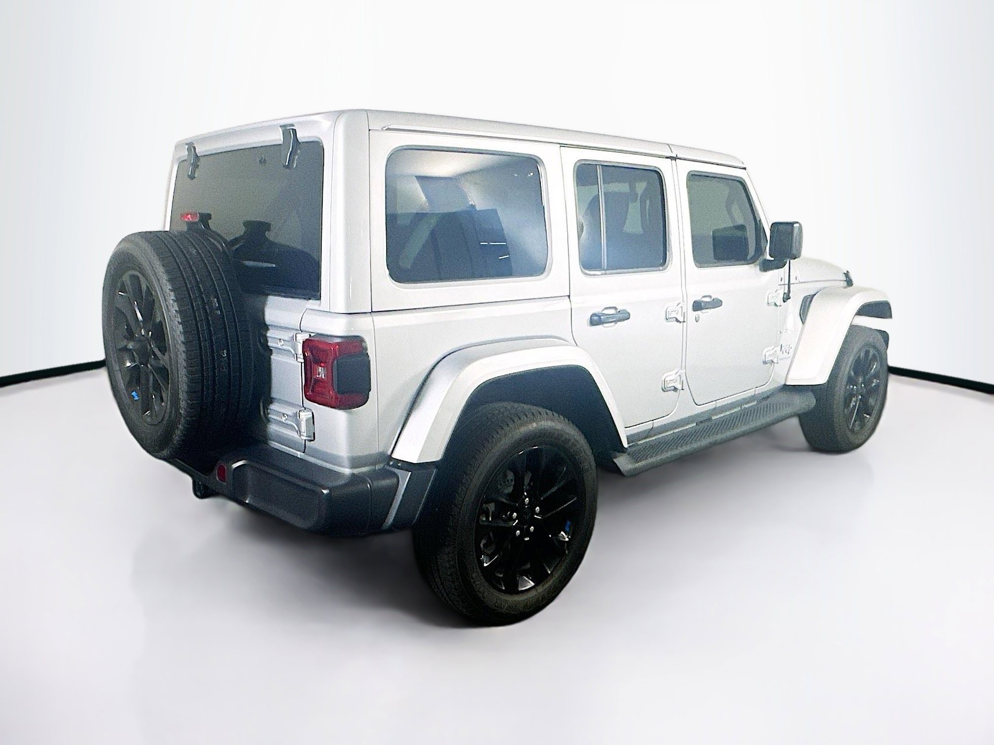 Used 2023 Jeep Wrangler Sahara w/ Cold Weather Group AWD/4WD image 9