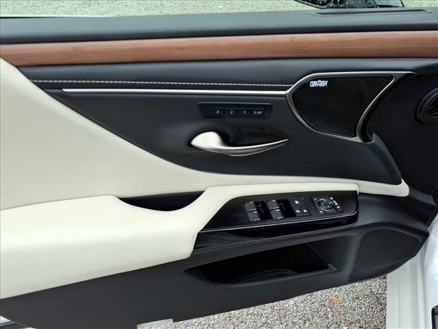 New 2025 Lexus ES 300h Ultra Luxury image 10