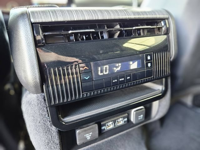 Used 2024 Jeep Wagoneer L Series II RWD image 29