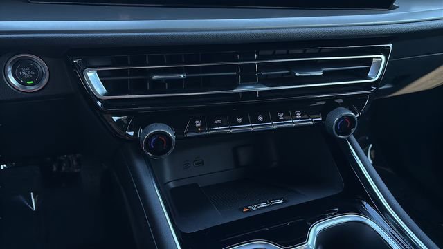 Certified 2025 Chevrolet Traverse LT image 30