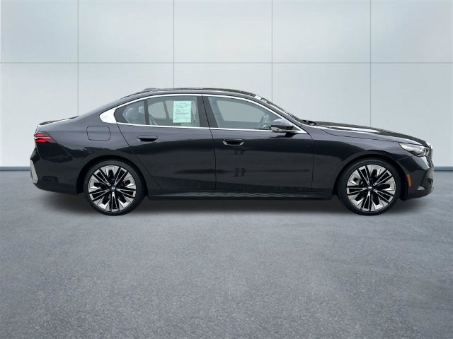 Certified 2024 BMW 530i xDrive w/ Premium Package AWD/4WD image 5