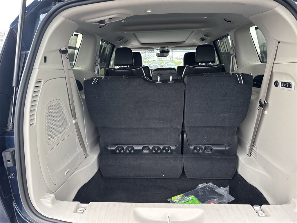 Used 2022 Chrysler Pacifica Limited image 25