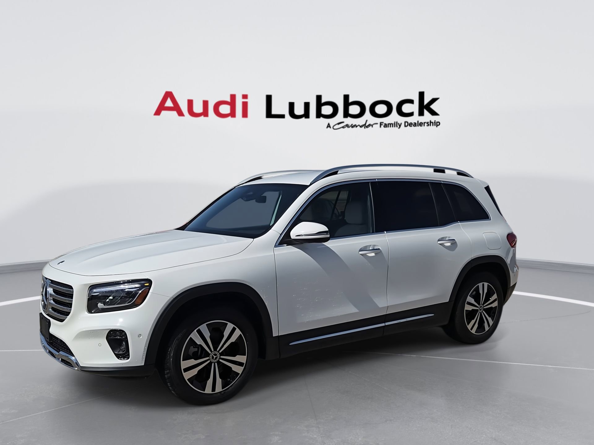 Used 2025 Mercedes-Benz GLB 250 image 4