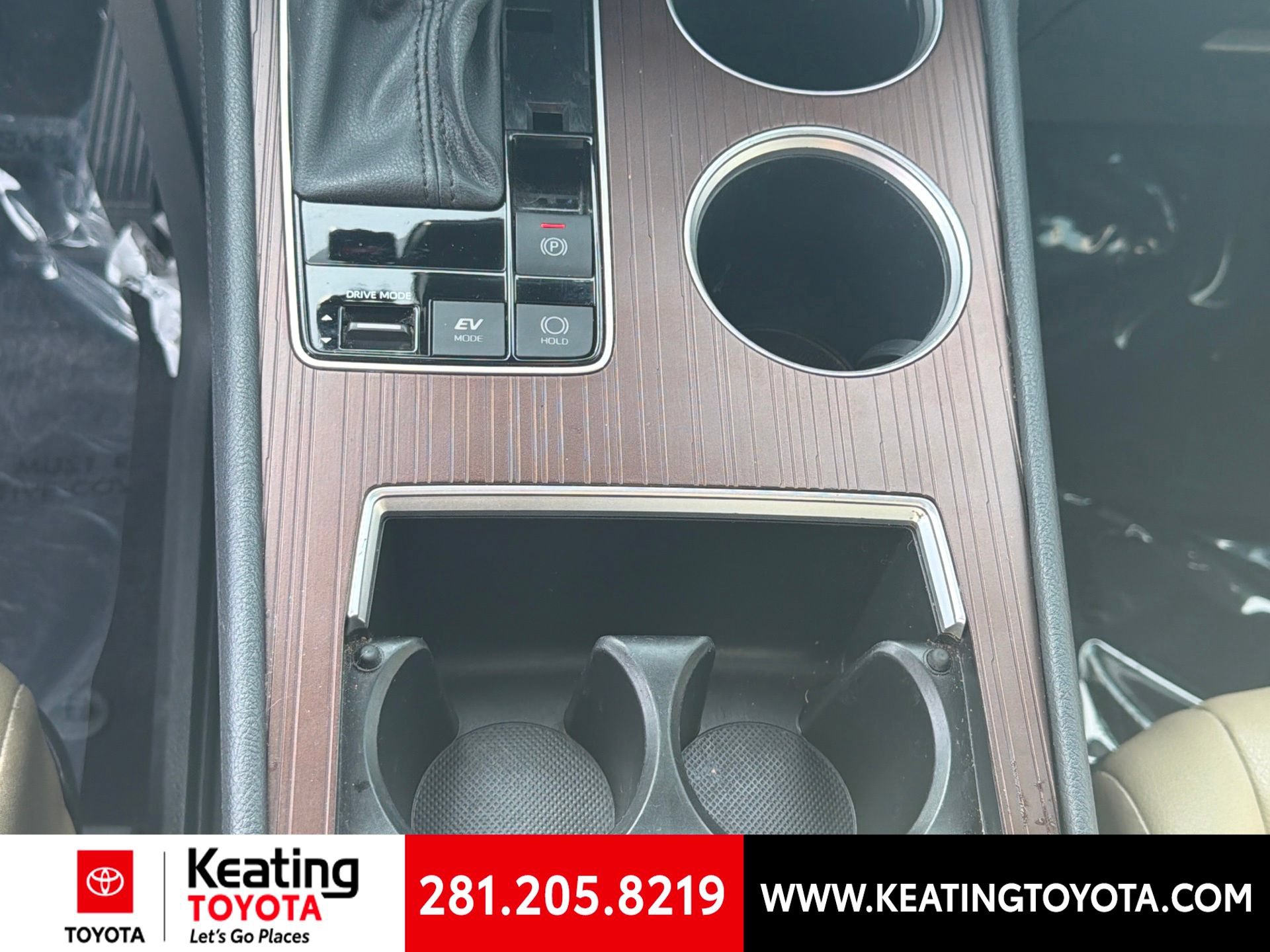 Used 2024 Toyota Sienna XLE FWD image 19