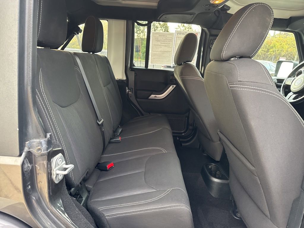 Used 2018 Jeep Wrangler Unlimited Sahara image 21