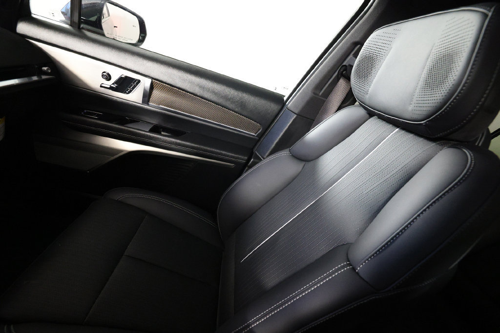 Used 2026 Cadillac Vistiq Sport w/ LPO, Floor Liner Package AWD/4WD image 40