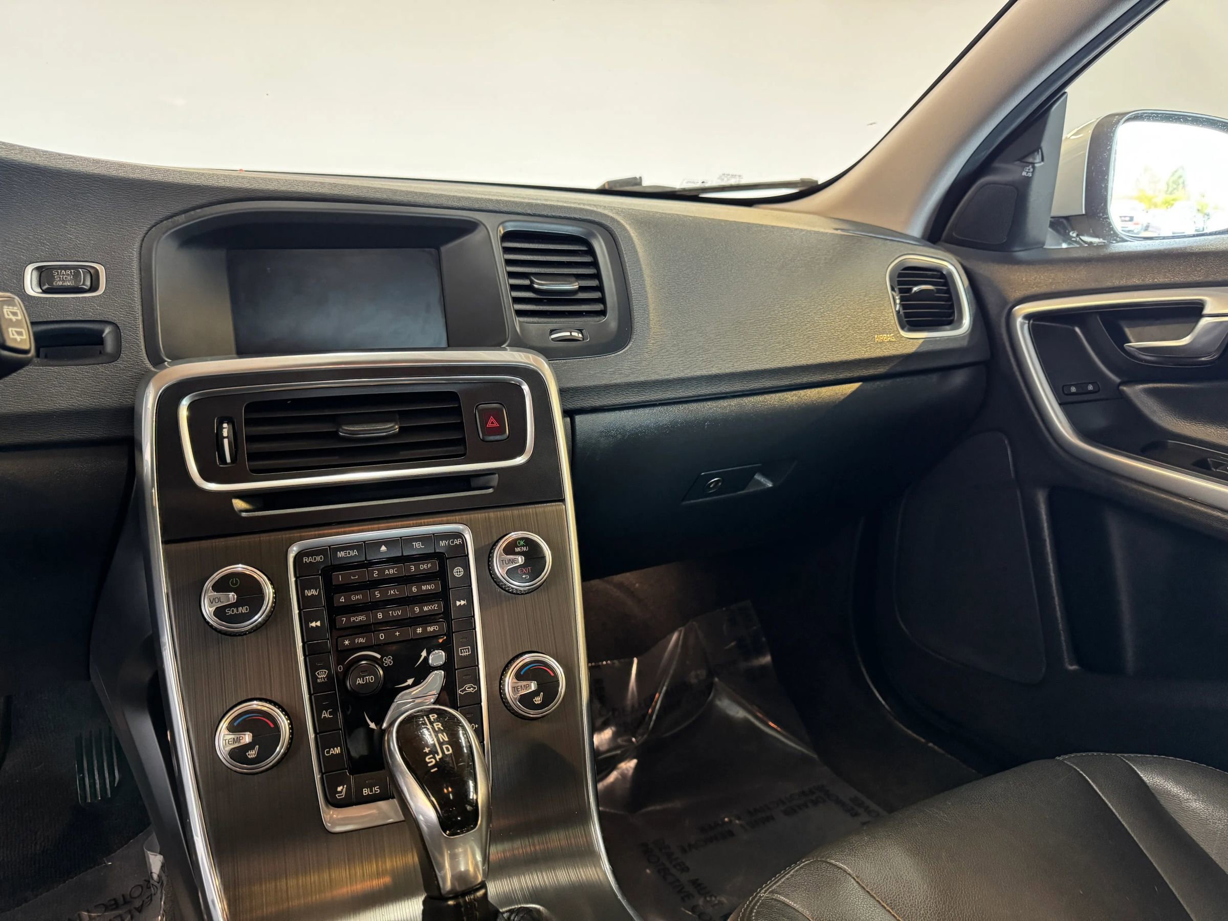 Used 2016 Volvo V60 T5 Premier w/ Convenience Package image 17