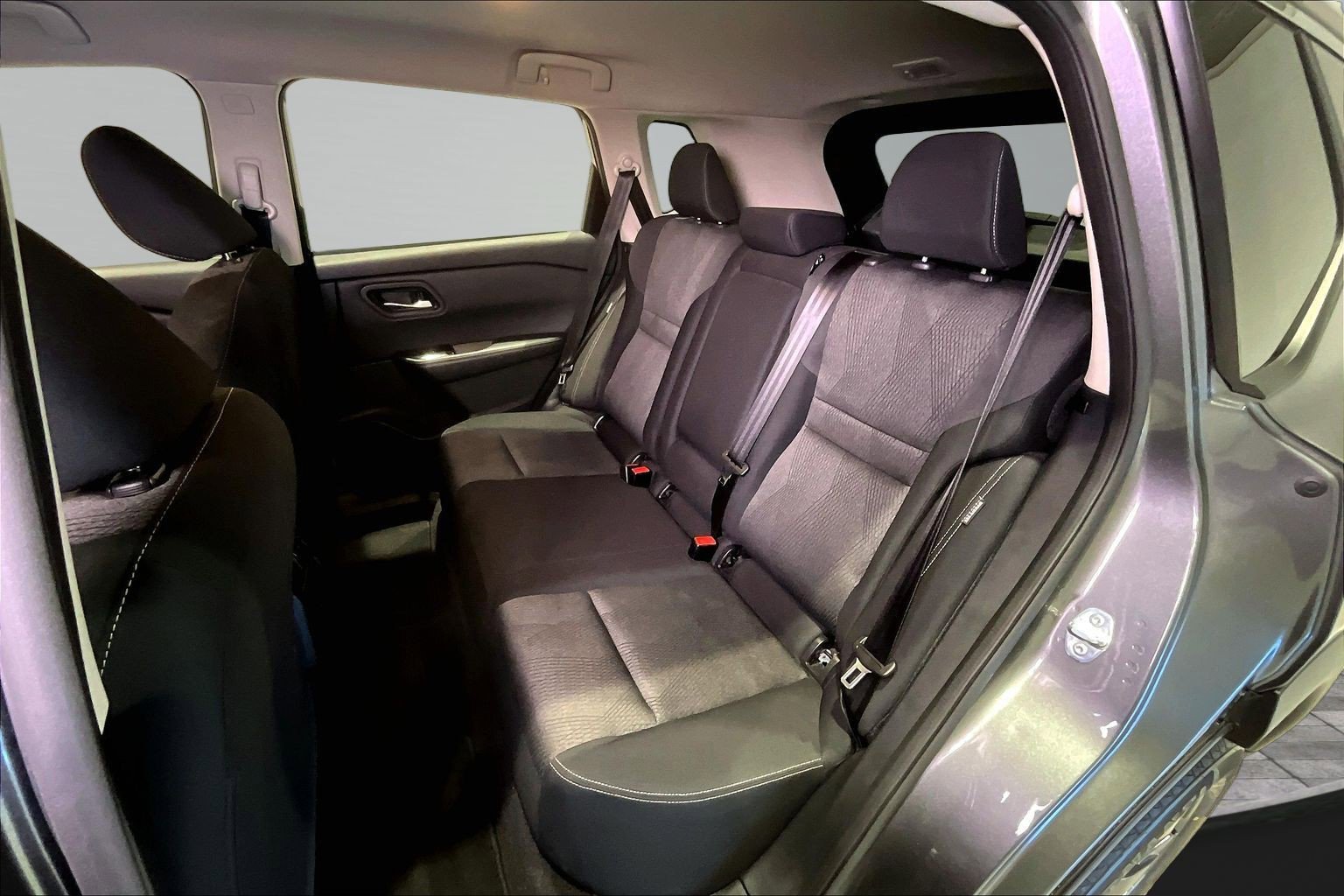 Used 2025 Nissan Rogue SV FWD image 22