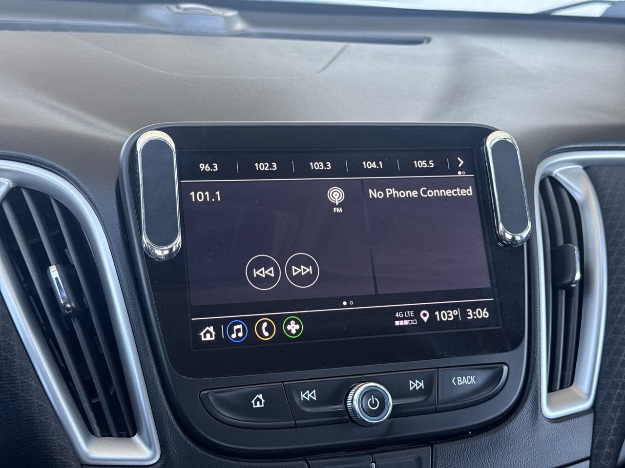 Used 2023 Chevrolet Malibu LS FWD image 12