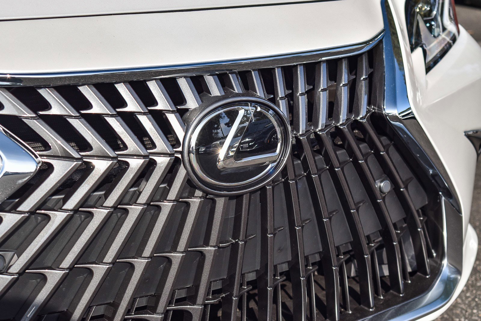 New 2025 Lexus ES 350 w/ Premium Package image 9