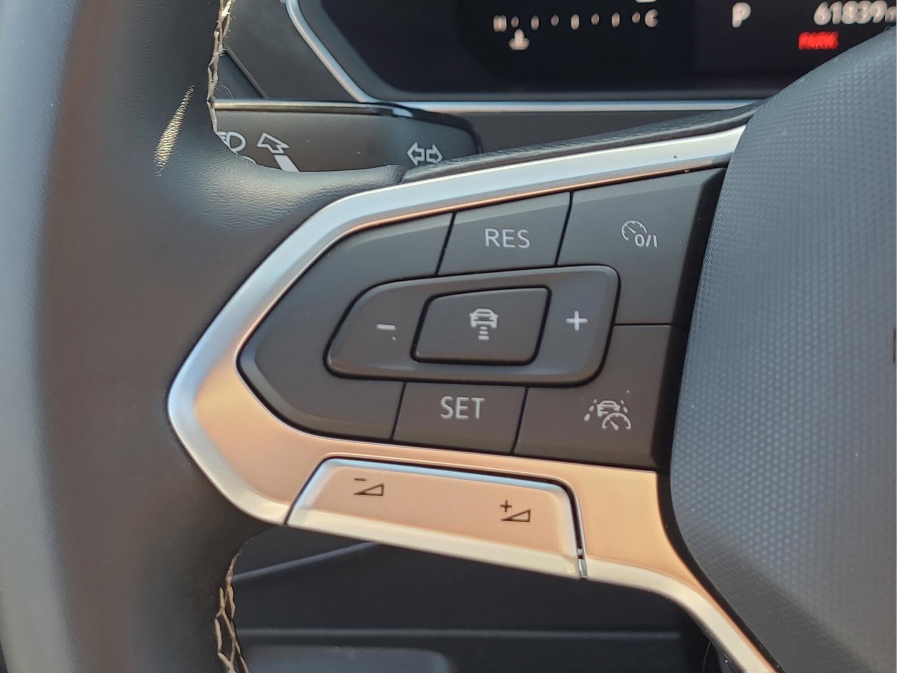 Used 2023 Volkswagen Tiguan SE R-Line image 22