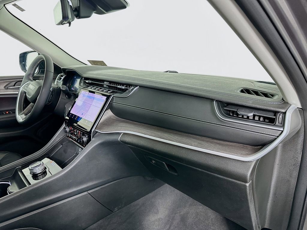 Used 2024 Jeep Grand Cherokee Limited w/ Luxury Tech Group II image 30