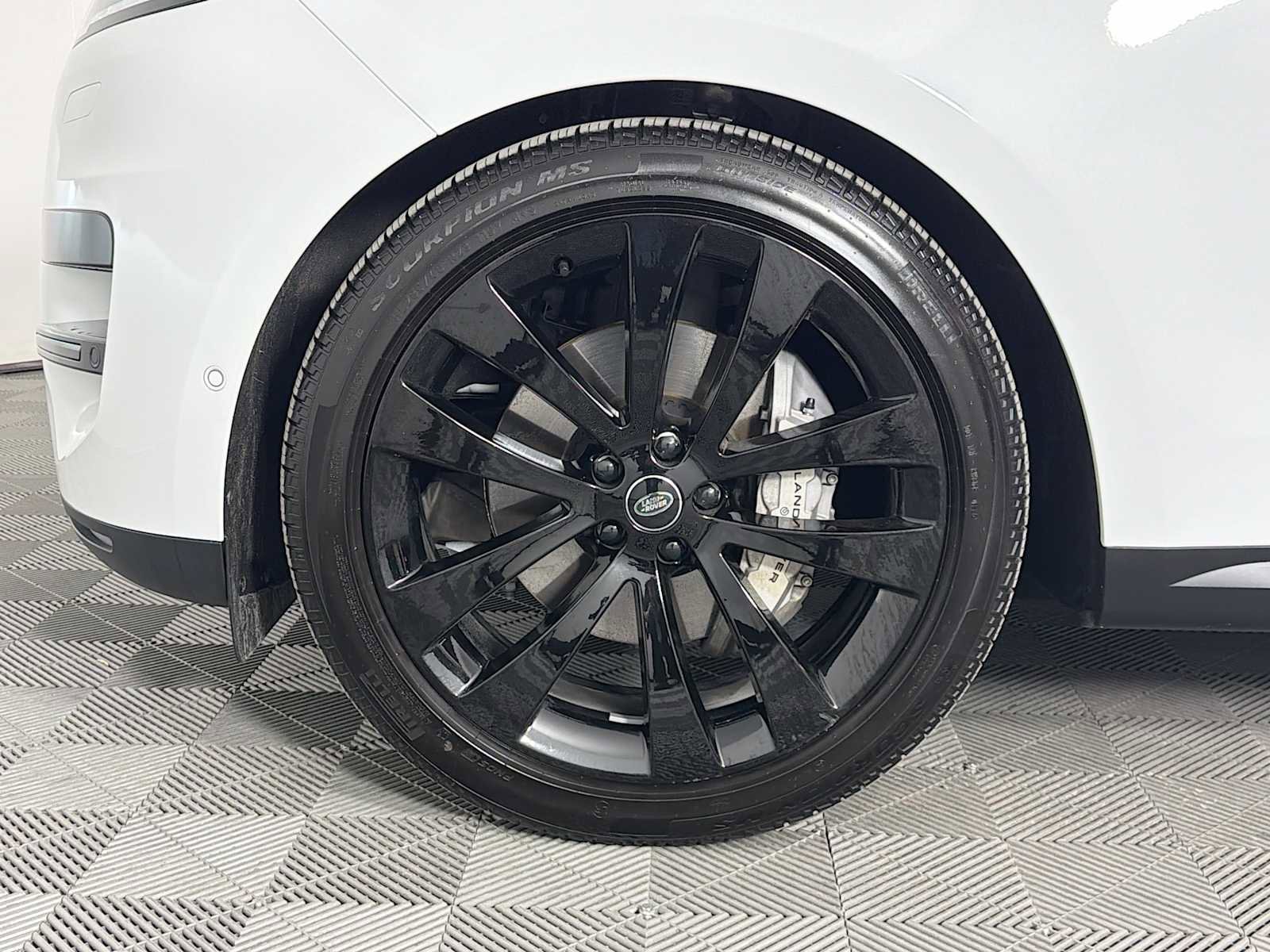 Used 2025 Land Rover Range Rover Sport SE image 31