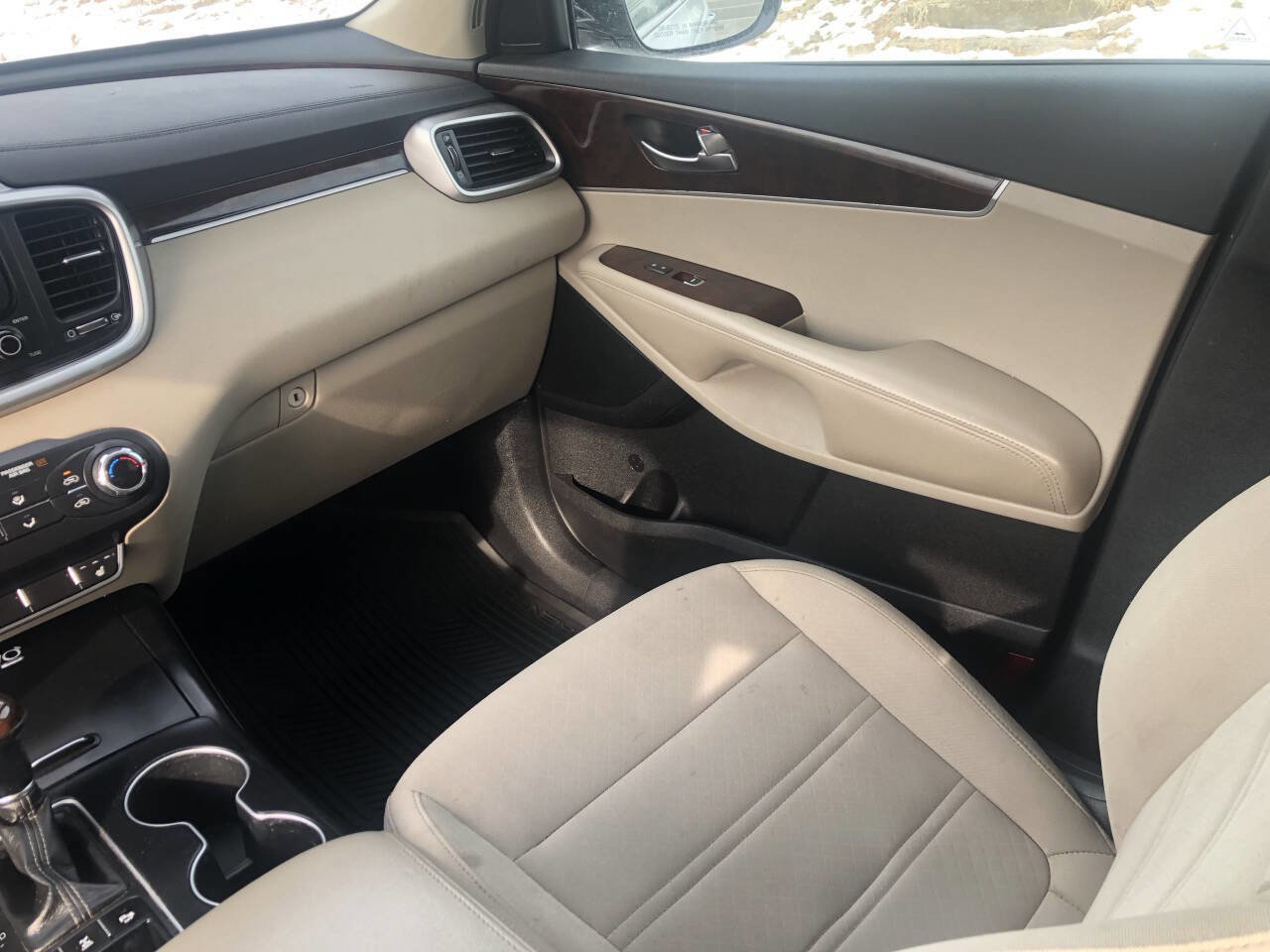 Used 2016 Kia Sorento LX w/ LX Convenience Package image 10