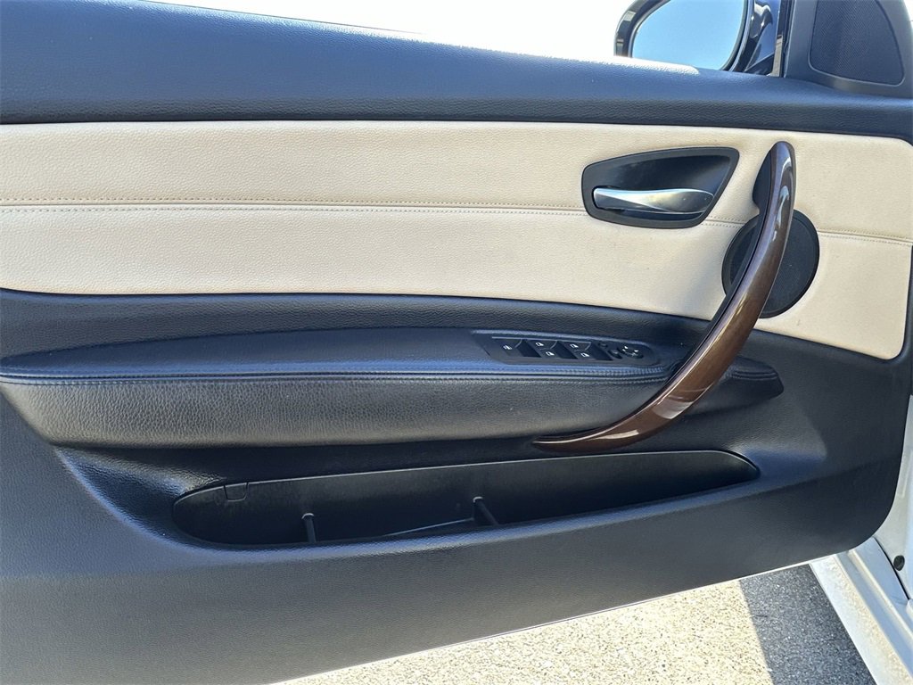 Used 2012 BMW 128i Convertible image 21