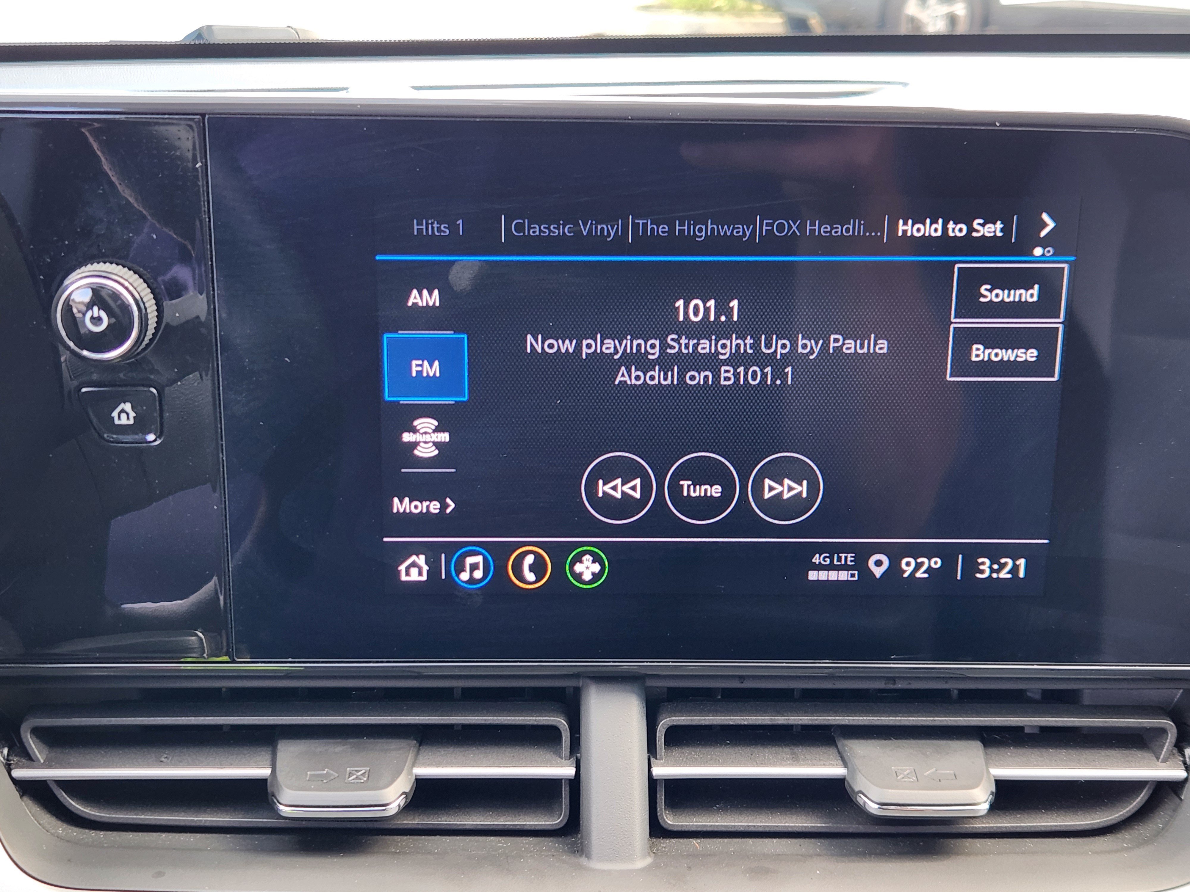 Used 2024 Chevrolet Trax RS w/ Sunroof Package FWD image 11