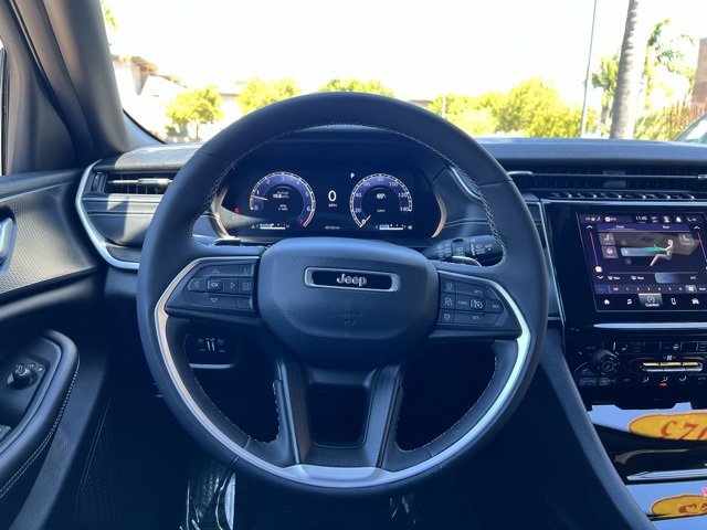 Used 2023 Jeep Grand Cherokee L Laredo image 24