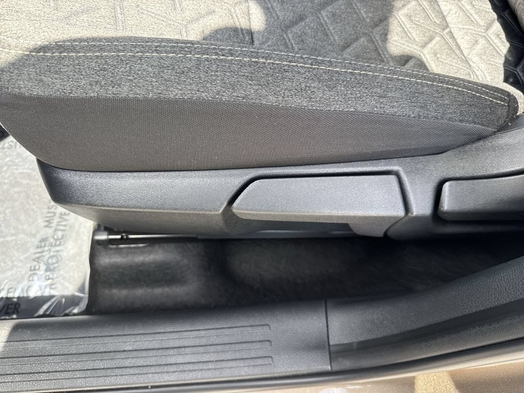 Used 2025 Nissan Kicks SV FWD image 39