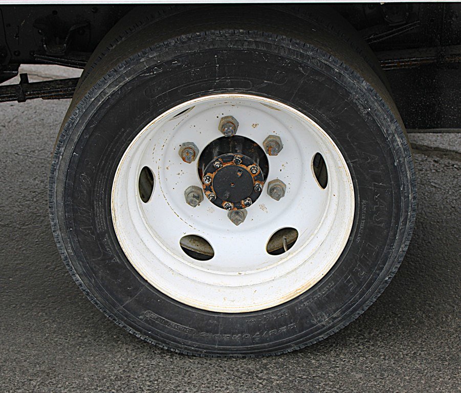 Used 2019 Isuzu NPR image 29