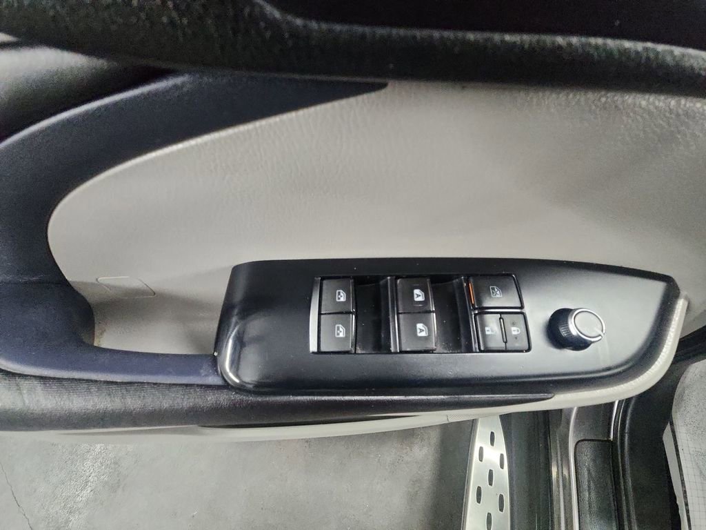 Used 2017 Toyota Highlander XLE image 23