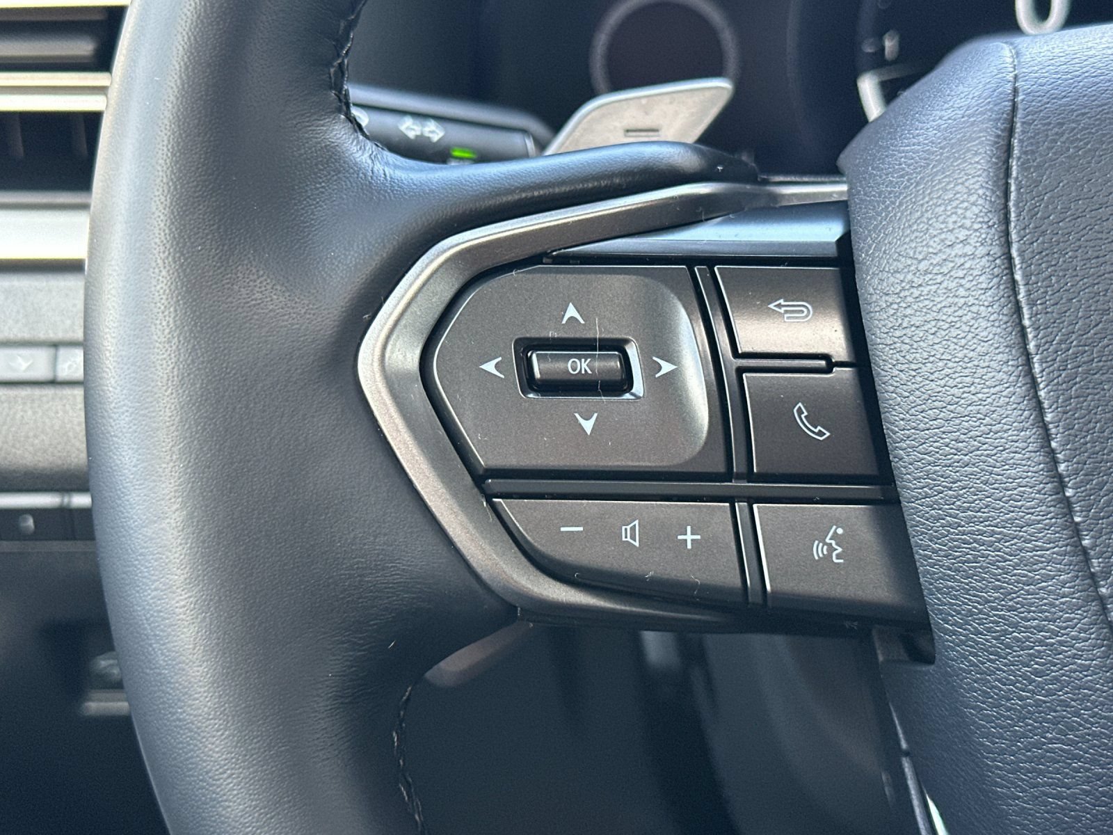 Used 2025 Lexus GX 550 w/ Accessory Package (31) AWD/4WD image 29