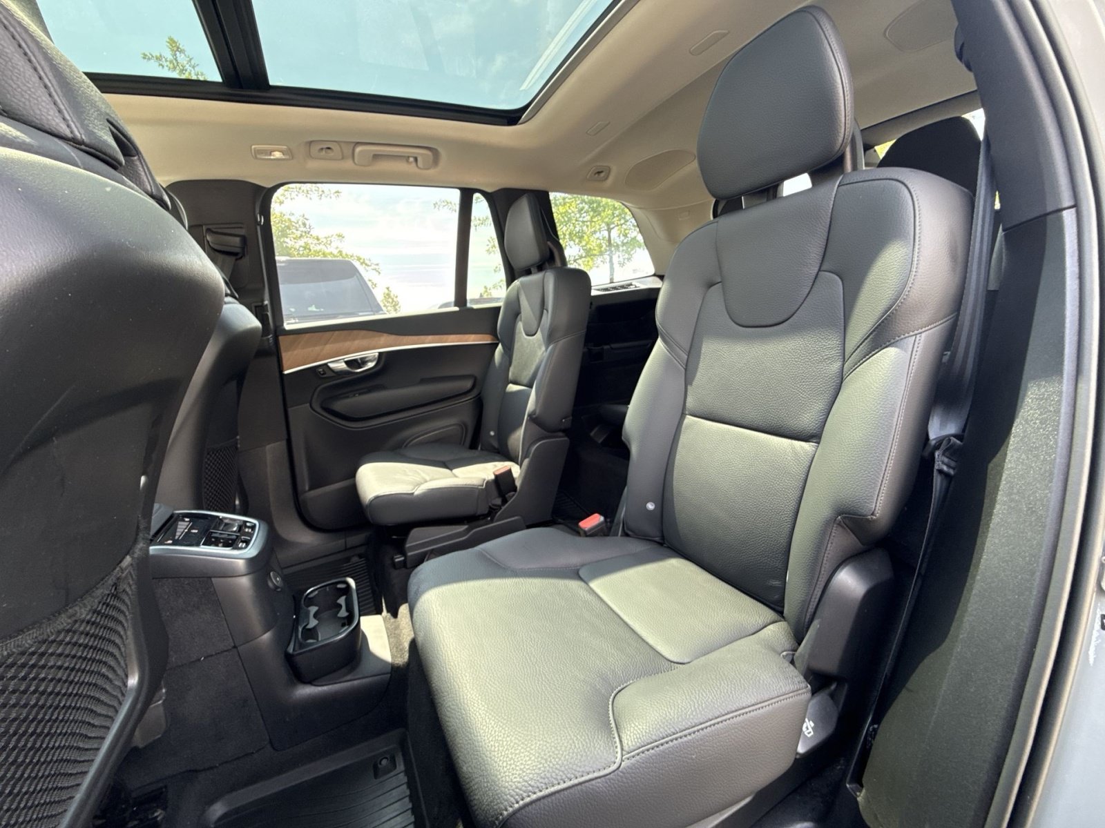 Certified 2025 Volvo XC90 T8 Plus w/ Protection Package Premier AWD/4WD image 20