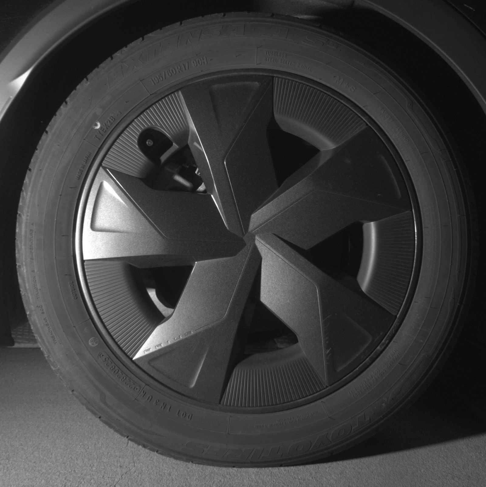 Used 2025 Toyota Prius LE FWD image 18