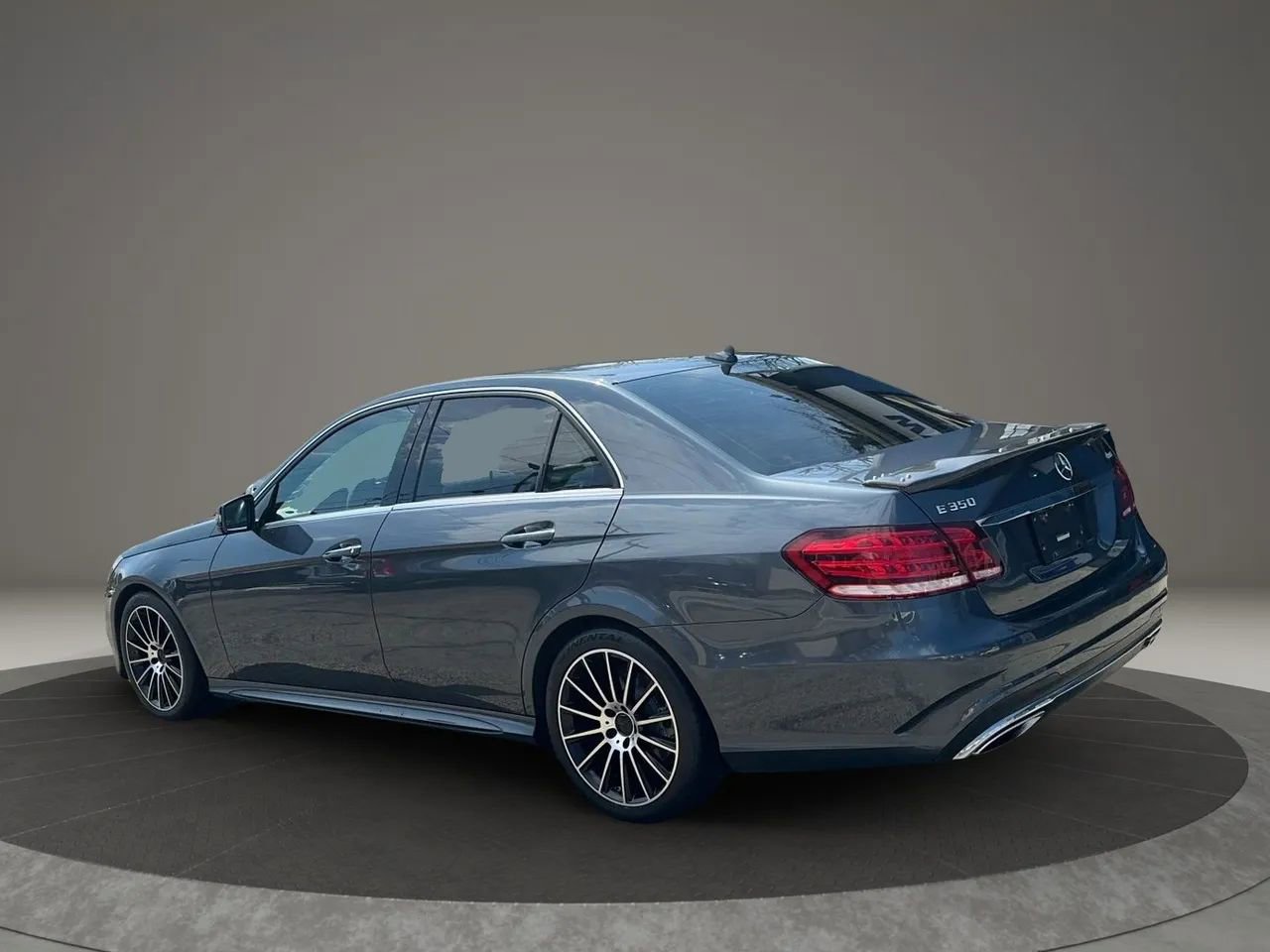 Used 2016 Mercedes-Benz E 350 4MATIC Sedan image 3