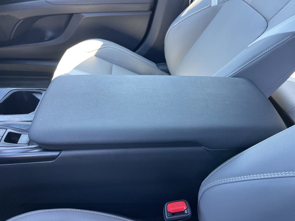 Used 2025 Toyota Camry SE w/ Convenience Package image 14