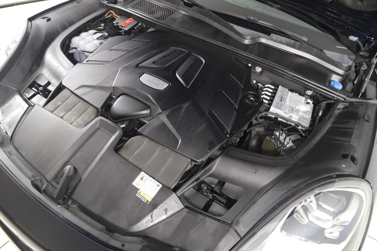 Used 2023 Porsche Cayenne Platinum Edition AWD/4WD image 19