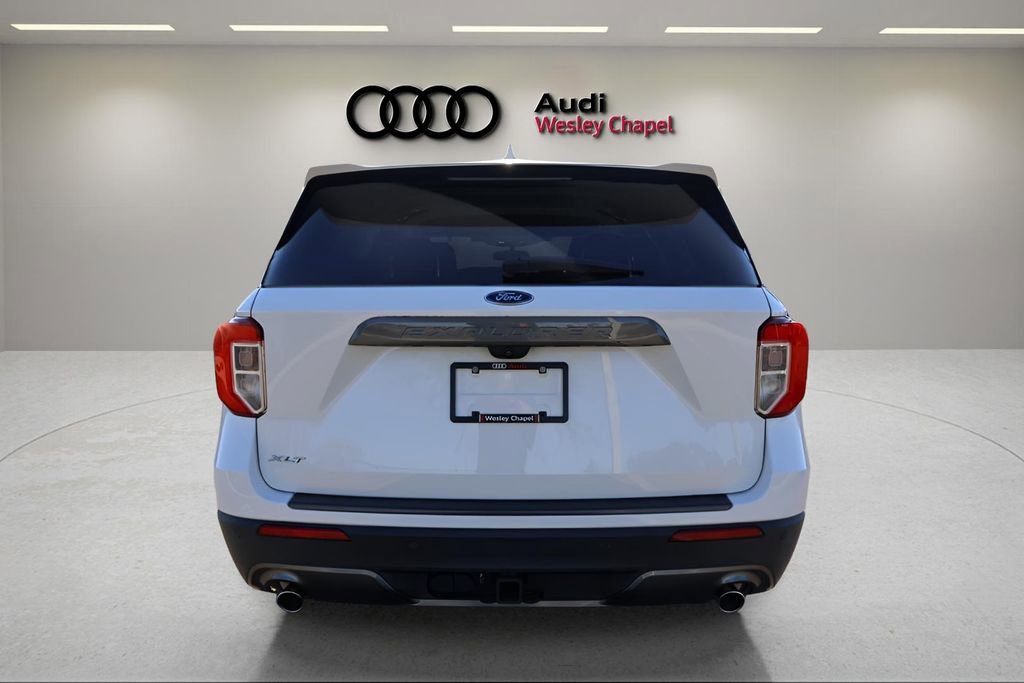 Used 2022 Ford Explorer XLT w/ Equipment Group 202A image 4