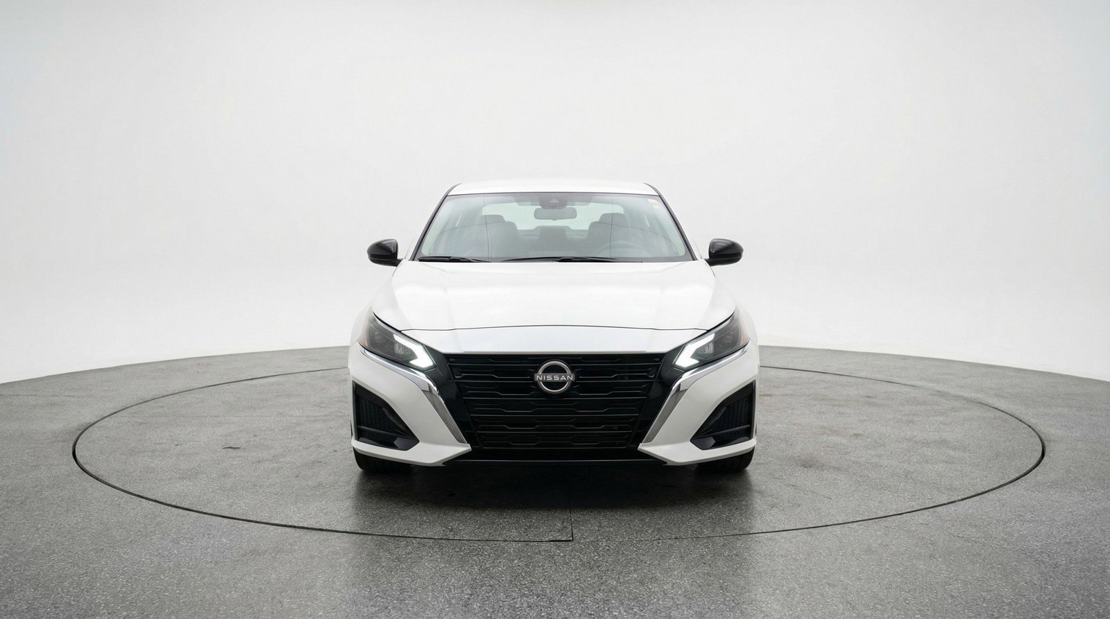 Used 2025 Nissan Altima 2.5 SV FWD image 2