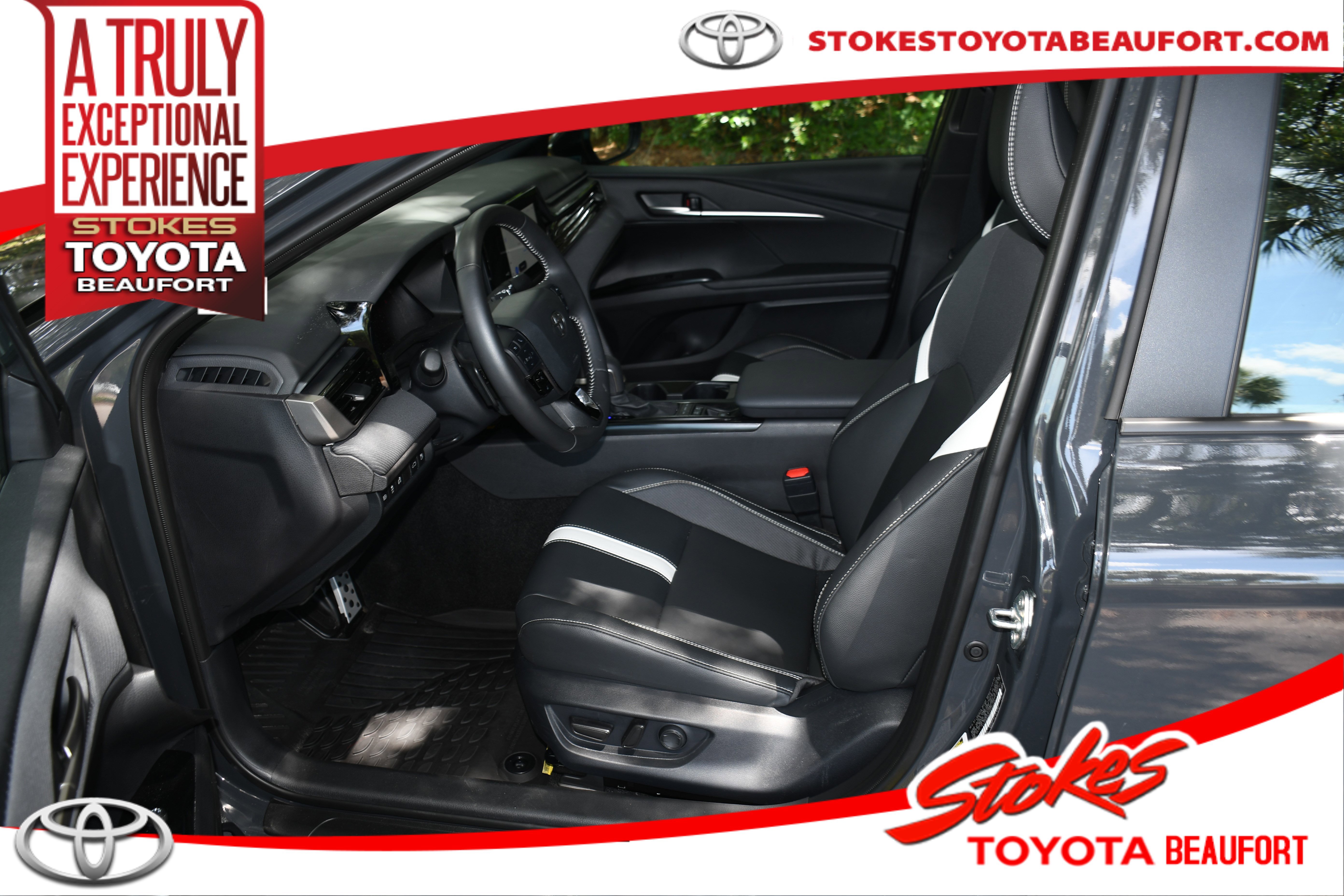 Used 2026 Toyota Camry SE FWD image 1