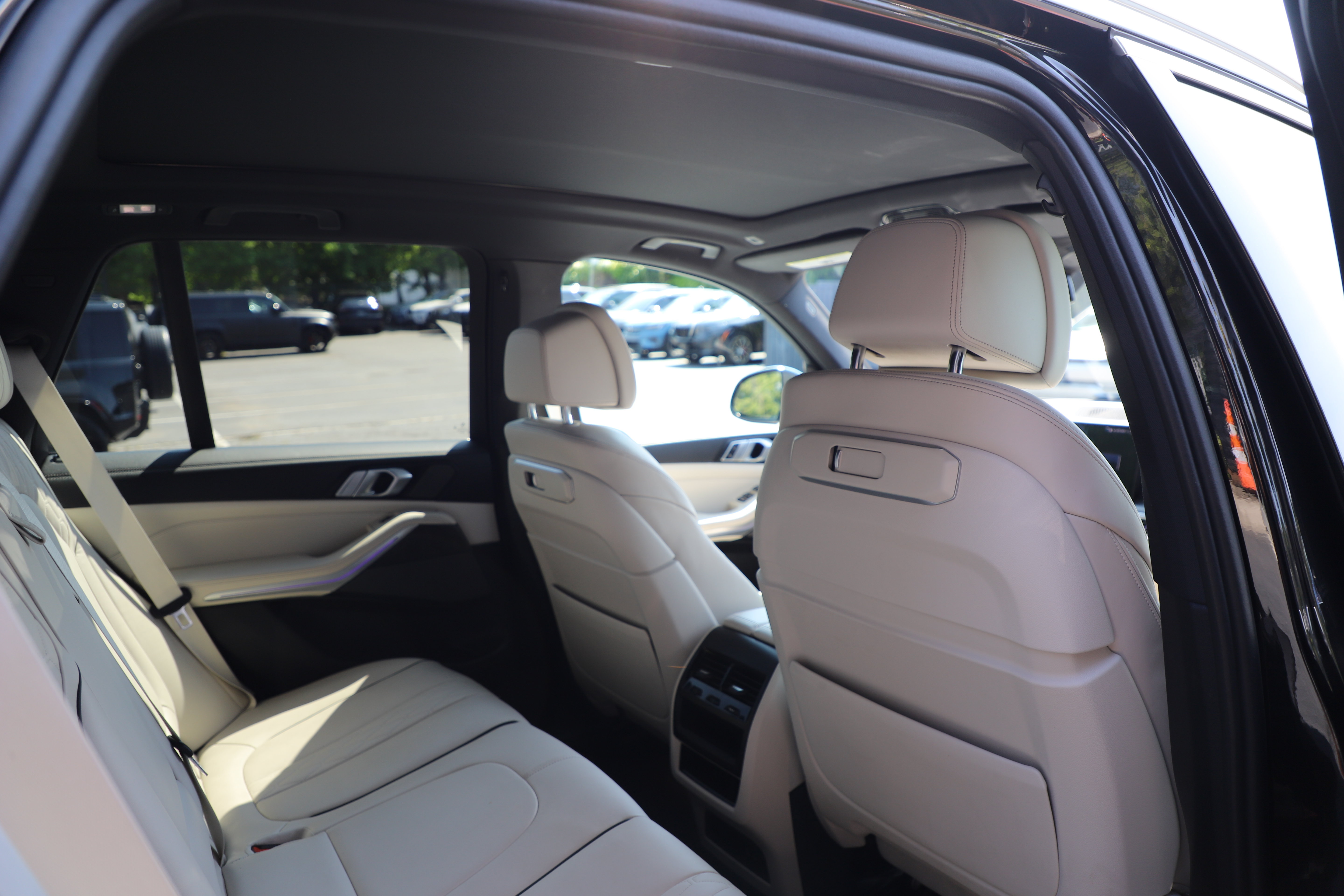 Used 2024 BMW X5 xDrive50e w/ Premium Package AWD/4WD image 11