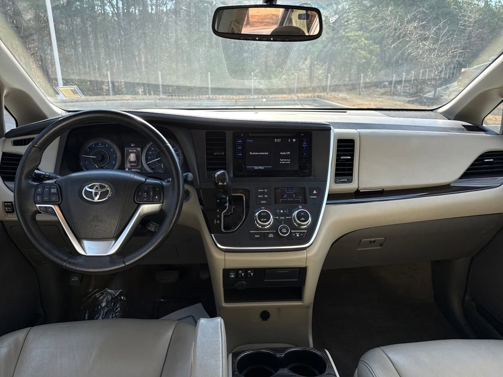 Used 2017 Toyota Sienna XLE image 16