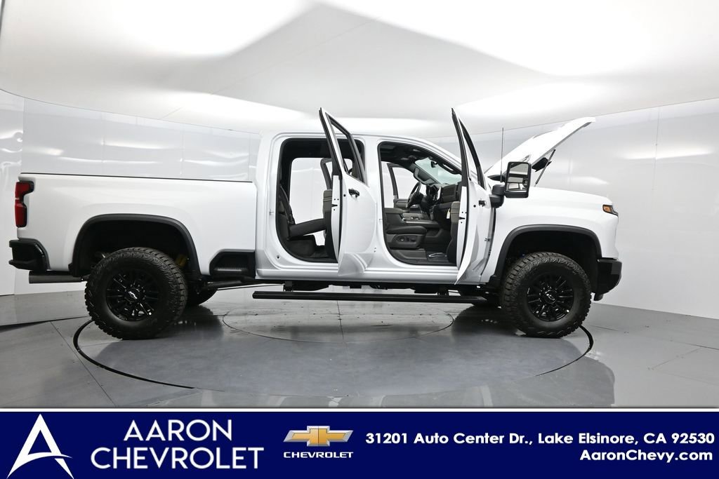New 2026 Chevrolet Silverado 2500 ZR2 AWD/4WD image 3