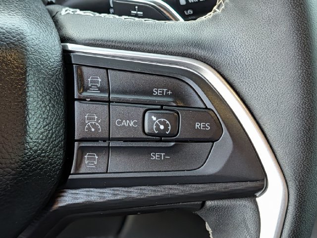 Used 2024 Jeep Grand Cherokee L Altitude AWD/4WD image 20