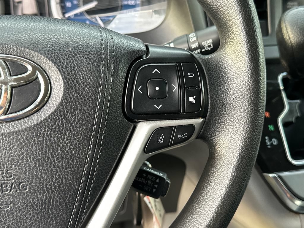 Used 2019 Toyota Sienna L FWD image 9