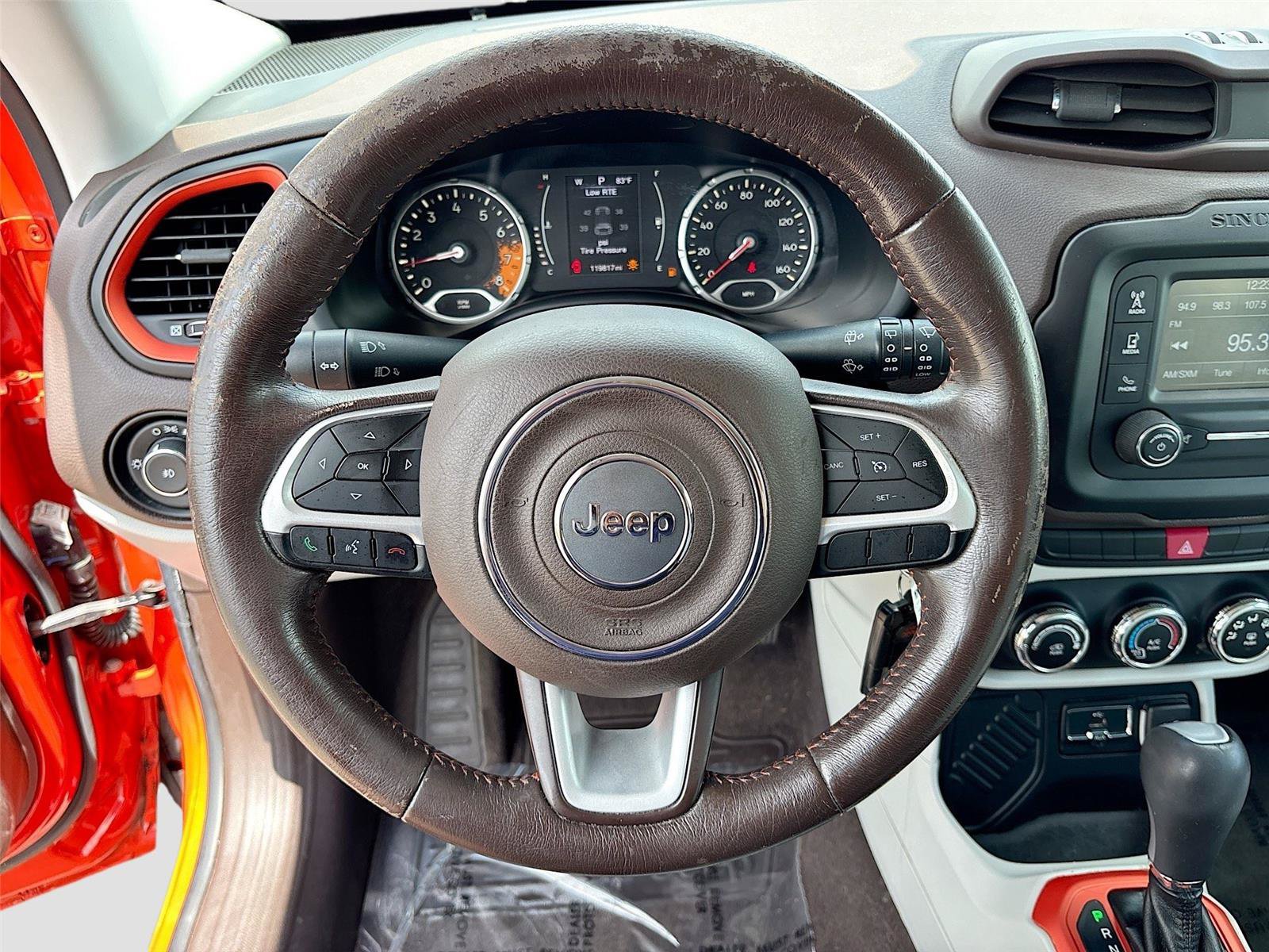 Used 2015 Jeep Renegade Latitude FWD image 11
